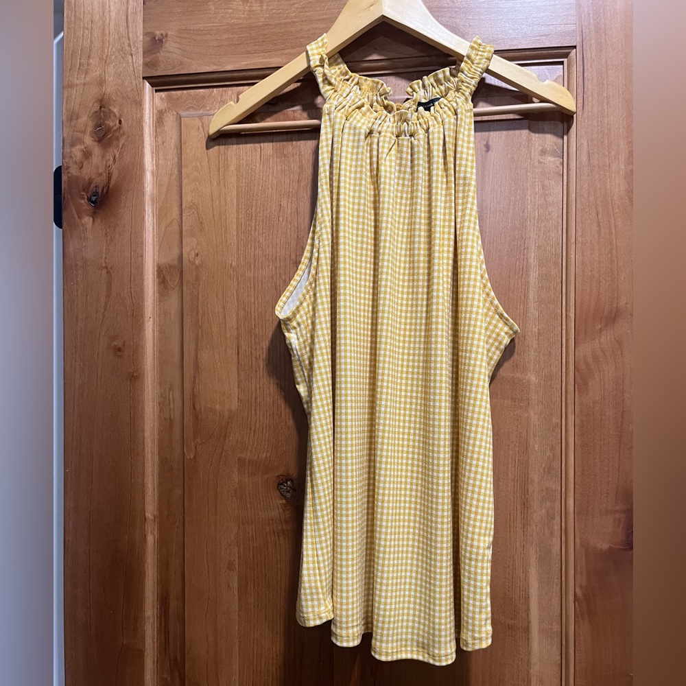 Summer blouse perfect for a picnic or brunch.